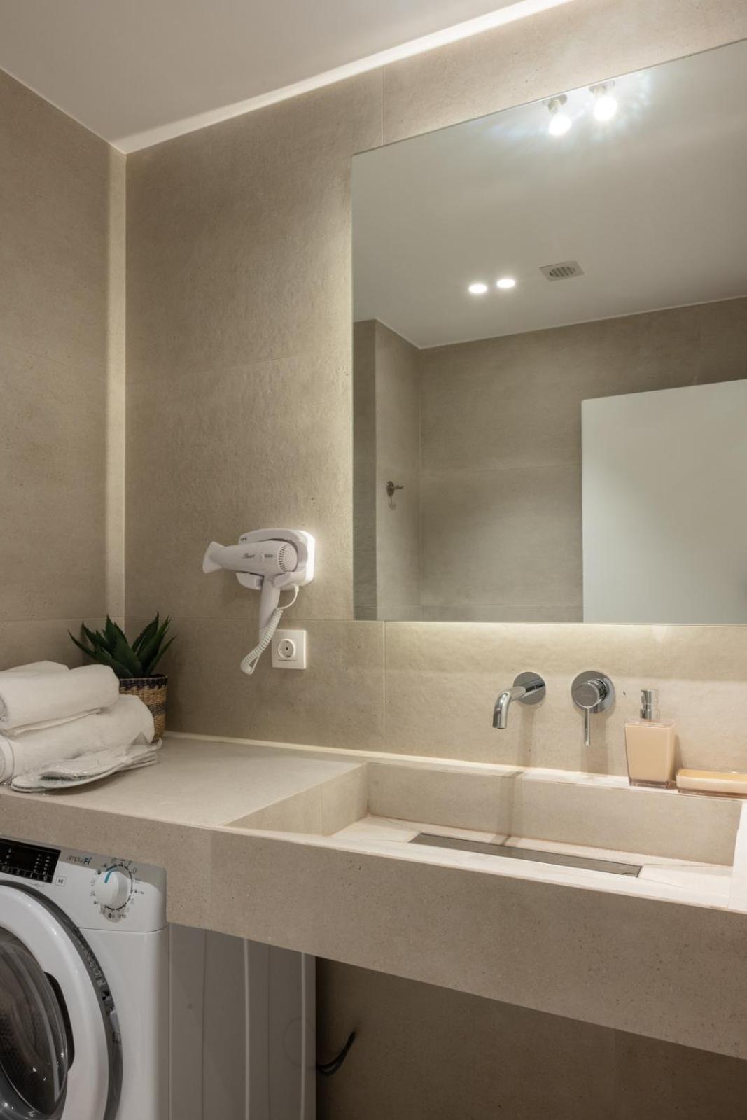 Monastiraki Urban Apartment
